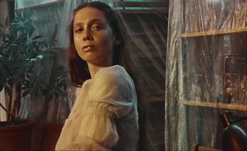 Movie still from “Andrzej Mrozek - Międzysmak” (2019), directed by Łukasz Zabłocki – Medium shot, Low angle