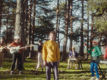 Movie still from “Colectivo Da Silva - Marisol” (2019), directed by Kirkpatrick Buffet – Wide shot, Low angle
