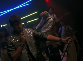 Movie still from “Omar Apollo - So Good” (2019), directed by Kevin Lombardo – Medium shot, Low angle