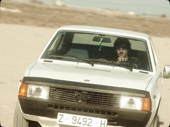 Movie still from “Los Ojos - Por wasap” (2019), directed by Kirkpatrick Buffet – Medium shot, High angle