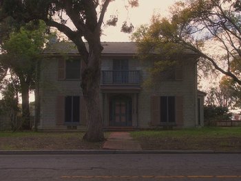 Movie still from “Gracie Gray - Morphine” (2019), directed by Michael Priestley – Extreme Wide shot, Low angle