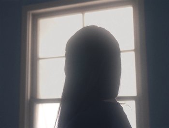 Movie still from “Gracie Gray - Morphine” (2019), directed by Michael Priestley – Close Up shot, Low angle