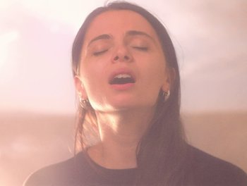 Movie still from “Gracie Gray - Morphine” (2019), directed by Michael Priestley – Close Up shot, Low angle