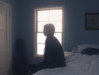 Movie still from “Gracie Gray - Morphine” (2019), directed by Michael Priestley – Medium shot, High angle