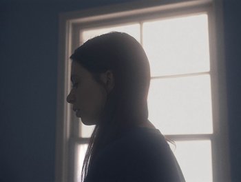 Movie still from “Gracie Gray - Morphine” (2019), directed by Michael Priestley – Close Up shot, Low angle