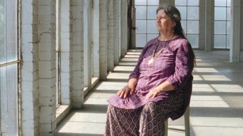 Movie still from “Clare Bowditch - Woman” (2019), directed by Lucy Knox – Medium shot, Low angle