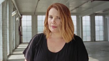 Movie still from “Clare Bowditch - Woman” (2019), directed by Lucy Knox – Close Up shot, Low angle