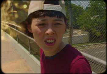 Movie still from “thanks for coming - friends forever” (2019), directed by James Dayton – Close Up shot, Over the shoulder angle