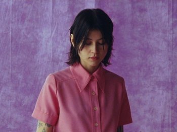 Movie still from “Gus Dapperton - Fill Me Up Anthem” (2019), directed by Gus Dapperton – Close Up shot, High angle