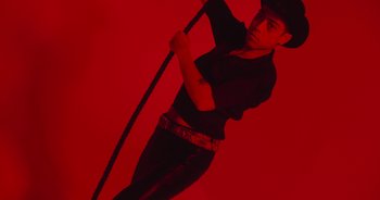 Movie still from “Majetic - Lead Halo” (2019), directed by Jillian Iscaro – Medium shot, Low angle