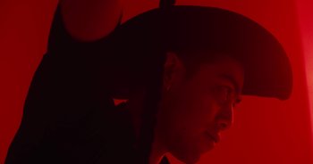 Movie still from “Majetic - Lead Halo” (2019), directed by Jillian Iscaro – Close Up shot, Low angle