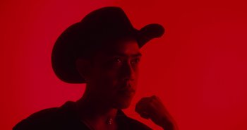 Movie still from “Majetic - Lead Halo” (2019), directed by Jillian Iscaro – Close Up shot, Low angle