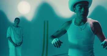 Movie still from “Majetic - Lead Halo” (2019), directed by Jillian Iscaro – Medium shot, Low angle