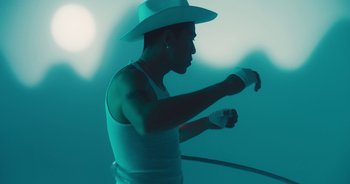 Movie still from “Majetic - Lead Halo” (2019), directed by Jillian Iscaro – Medium shot, Low angle