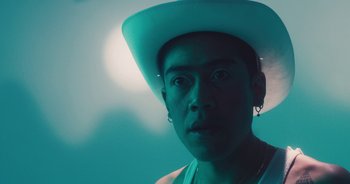 Movie still from “Majetic - Lead Halo” (2019), directed by Jillian Iscaro – Close Up shot, Low angle