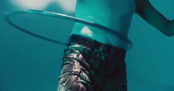 Movie still from “Majetic - Lead Halo” (2019), directed by Jillian Iscaro – Extreme Close Up shot, Overhead angle