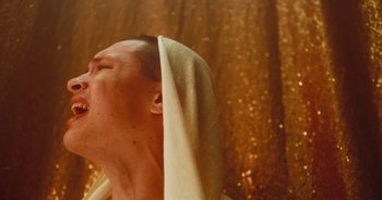 Movie still from “Majetic - Lead Halo” (2019), directed by Jillian Iscaro – Extreme Close Up shot, Low angle