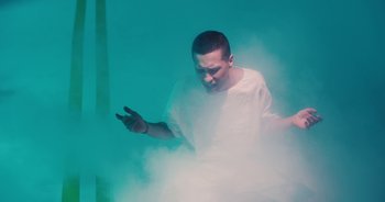 Movie still from “Majetic - Lead Halo” (2019), directed by Jillian Iscaro – Medium shot, Low angle