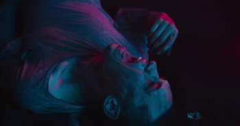 Movie still from “Majetic - Lead Halo” (2019), directed by Jillian Iscaro – Close Up shot, Overhead angle