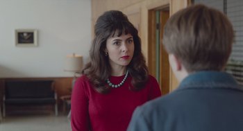 Movie still from “Wildlife” (2018), directed by Paul Dano – A woman in a red dress talking to a man in a blue suit; Close Up shot, Over the shoulder angle