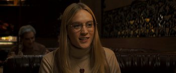 Movie still from “Zodiac” (2007), directed by David Fincher – A woman wearing glasses sitting in front of a window; Close Up shot, Over the shoulder angle
