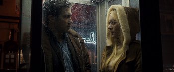 Movie still from “Zodiac” (2007), directed by David Fincher – A man and a woman standing next to each other on a train; Medium shot, Over the shoulder angle