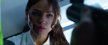 Movie still from “Ambulance” (2022), directed by Michael Bay – A person wearing a white shirt; Close Up shot, Over the shoulder angle