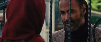 Movie still from “Argo” (2012), directed by Ben Affleck – A man and a woman looking at each other through a fence; Close Up shot, Over the shoulder angle