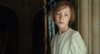 Movie still from “Atonement” (2007), directed by Joe Wright – A young woman with short hair and a white shirt; Close Up shot, Low angle