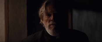Movie still from “Bad Times at the El Royale” (2018), directed by Drew Goddard – An old man with a beard and white hair looking at the camera; Close Up shot, Low angle