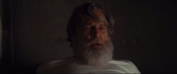 Movie still from “Bad Times at the El Royale” (2018), directed by Drew Goddard – An old man with a beard is looking at the camera; Close Up shot, Low angle