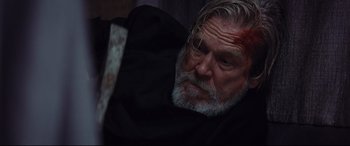 Movie still from “Bad Times at the El Royale” (2018), directed by Drew Goddard – An old man with a beard and a bloody face; Close Up shot, Over the shoulder angle