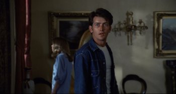 Movie still from “Badlands” (1973), directed by Terrence Malick – A man and a woman standing in a living room; Medium shot, Over the shoulder angle