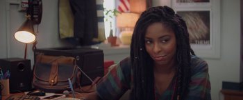 Movie still from “Booksmart” (2019), directed by Olivia Wilde – A woman sitting in front of a computer monitor; Close Up shot, Over the shoulder angle