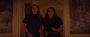 Movie still from “Booksmart” (2019), directed by Olivia Wilde – Two women standing next to each other in front of a mirror; Medium shot, Low angle