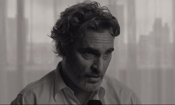 Movie still from “C'mon C'mon” (2021), directed by Mike Mills – Black and white photograph of a man in a shirt and tie; Close Up shot, Over the shoulder angle