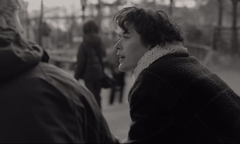 Movie still from “C'mon C'mon” (2021), directed by Mike Mills – Black and white photograph of a woman in a sweater; Close Up shot, Over the shoulder angle