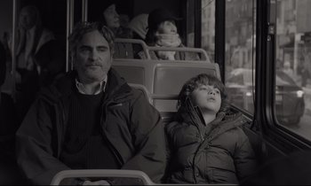 Movie still from “C'mon C'mon” (2021), directed by Mike Mills – A man and a boy are sitting on a bus; Medium shot, Over the shoulder angle