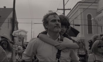 Movie still from “C'mon C'mon” (2021), directed by Mike Mills – A man carrying a young girl on his back; Close Up shot, Low angle