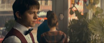 Movie still from “Cherry” (2021), directed by Joe Russo – A man and a woman standing next to each other on the sidewalk; Close Up shot, Over the shoulder angle