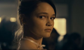 Movie still from “Cherry” (2021), directed by Joe Russo – A young woman is looking into the distance; Close Up shot, Over the shoulder angle