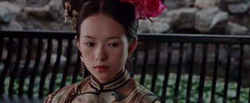 Movie still from “Crouching Tiger, Hidden Dragon” (2000), directed by Ang Lee – A young woman with a flower in her hair; Close Up shot, Over the shoulder angle