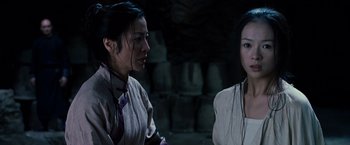 Movie still from “Crouching Tiger, Hidden Dragon” (2000), directed by Ang Lee – Two women are talking in a dark room; Close Up shot, Over the shoulder angle