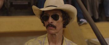 Movie still from “Dallas Buyers Club” (2013), directed by Jean-Marc Vallée – A person wearing sunglasses and a hat; Close Up shot, Low angle
