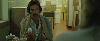Movie still from “Dallas Buyers Club” (2013), directed by Jean-Marc Vallée – A man sitting in a room holding a cup; Close Up shot, Over the shoulder angle