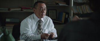 Movie still from “Dallas Buyers Club” (2013), directed by Jean-Marc Vallée – An older man in a white shirt and a tie; Close Up shot, Over the shoulder angle