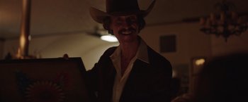 Movie still from “Dallas Buyers Club” (2013), directed by Jean-Marc Vallée – A man in a cowboy hat smiling for the camera; Medium shot, Low angle