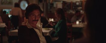 Movie still from “Dallas Buyers Club” (2013), directed by Jean-Marc Vallée – A man and a woman sitting at a table in a restaurant; Close Up shot, Over the shoulder angle