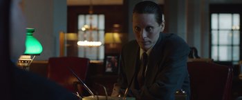 Movie still from “Dallas Buyers Club” (2013), directed by Jean-Marc Vallée – A man sitting at a table in front of a laptop; Close Up shot, Over the shoulder angle