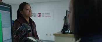 Movie still from “Deepwater Horizon” (2016), directed by Peter Berg – A woman sitting in front of a computer monitor; Medium shot, Over the shoulder angle